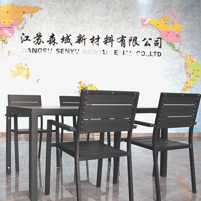 Hai kiểu bộ bàn WPC bền bỉ